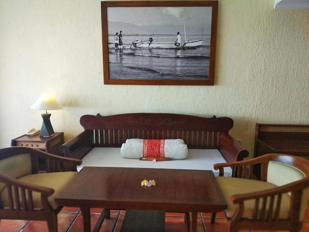 努格拉罗维纳海景假日温泉酒店 罗威那 外观 照片